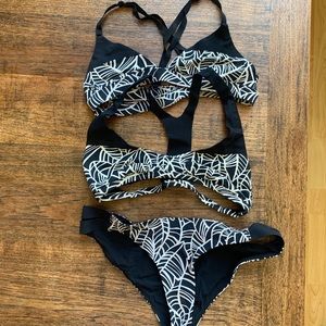 Lululemon bathing suit set